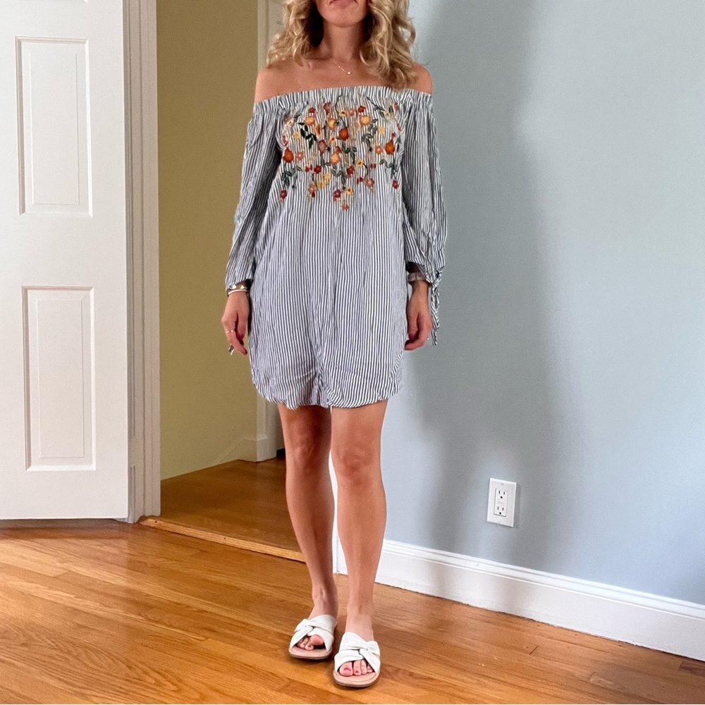 FRANCESCA’S Off-the-Shoulder Dress, Size XS